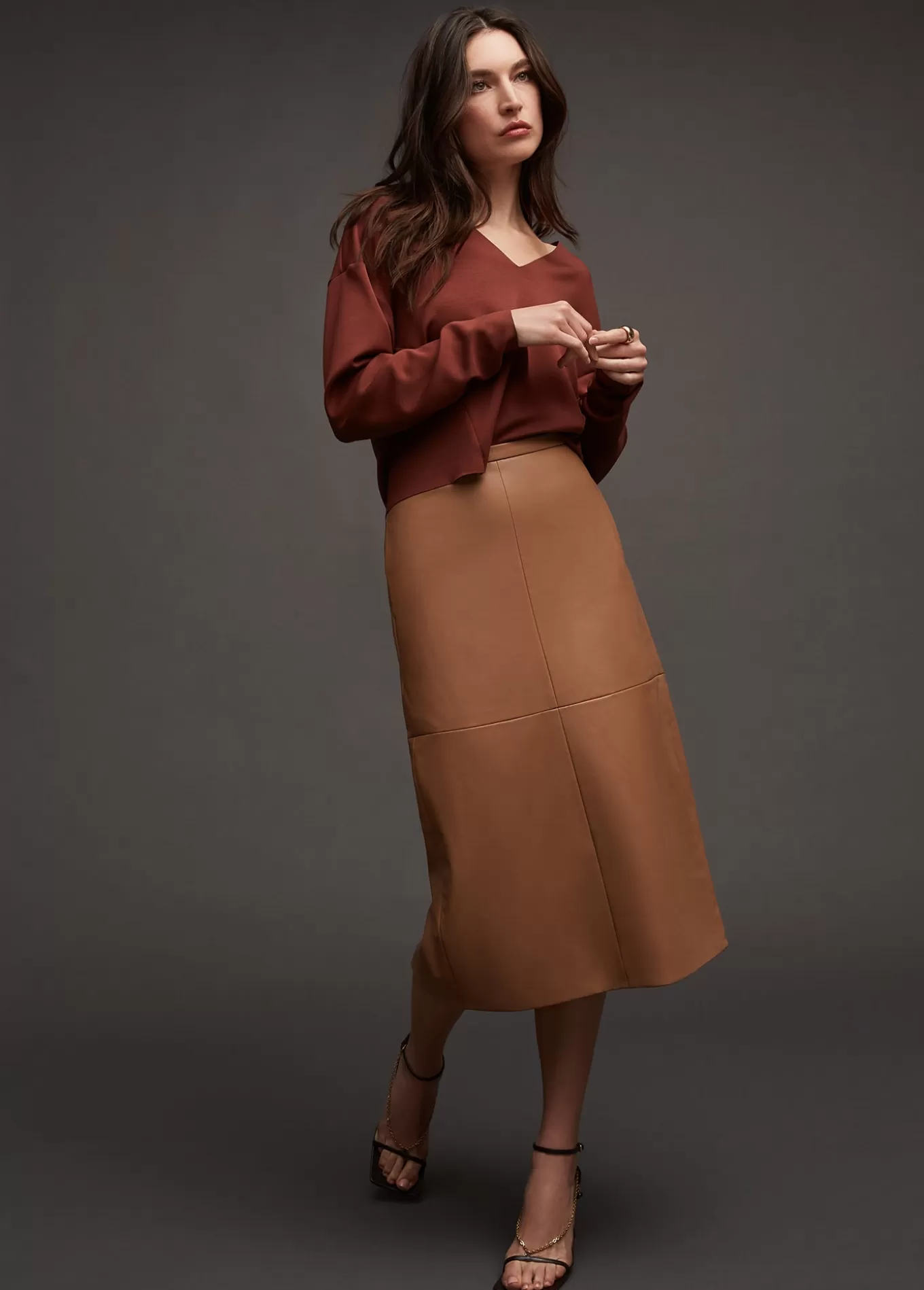 doreen_cross_seamed_faux_leather_skirt_2759.webp DOREEN CROSS SEAMED FAUX LEATHER SKIRT>Joe’s Jeans Hot