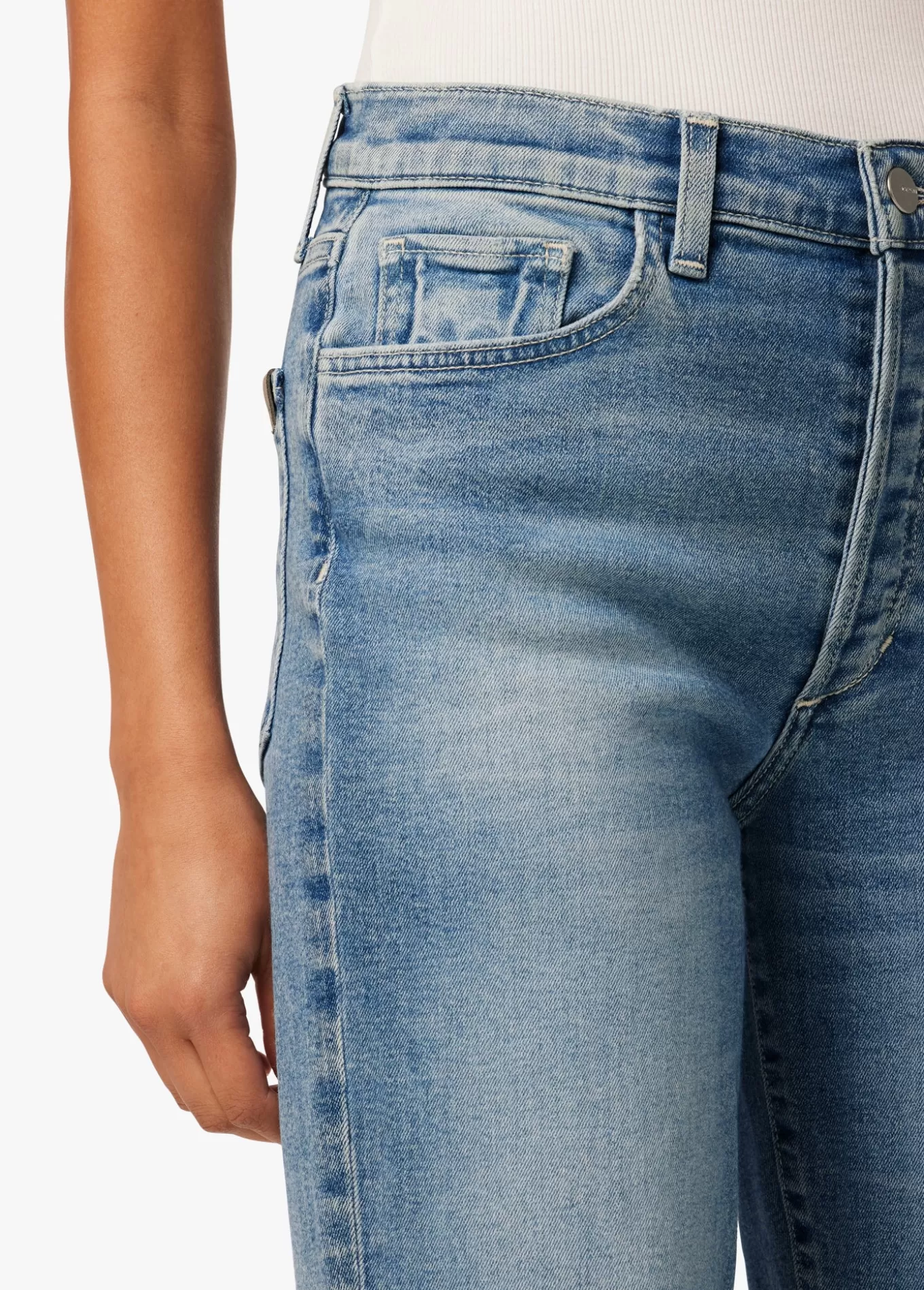 the_90s_niki_3822.webp THE 90'S NIKI>Joe’s Jeans Store