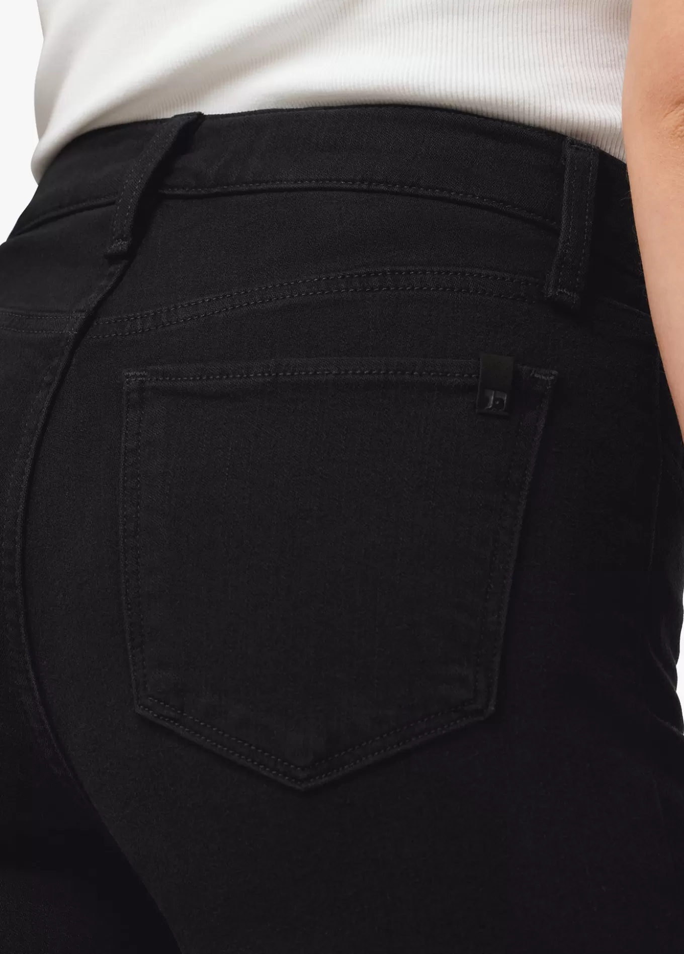 the_charlie_5090.webp THE CHARLIE>Joe’s Jeans Shop