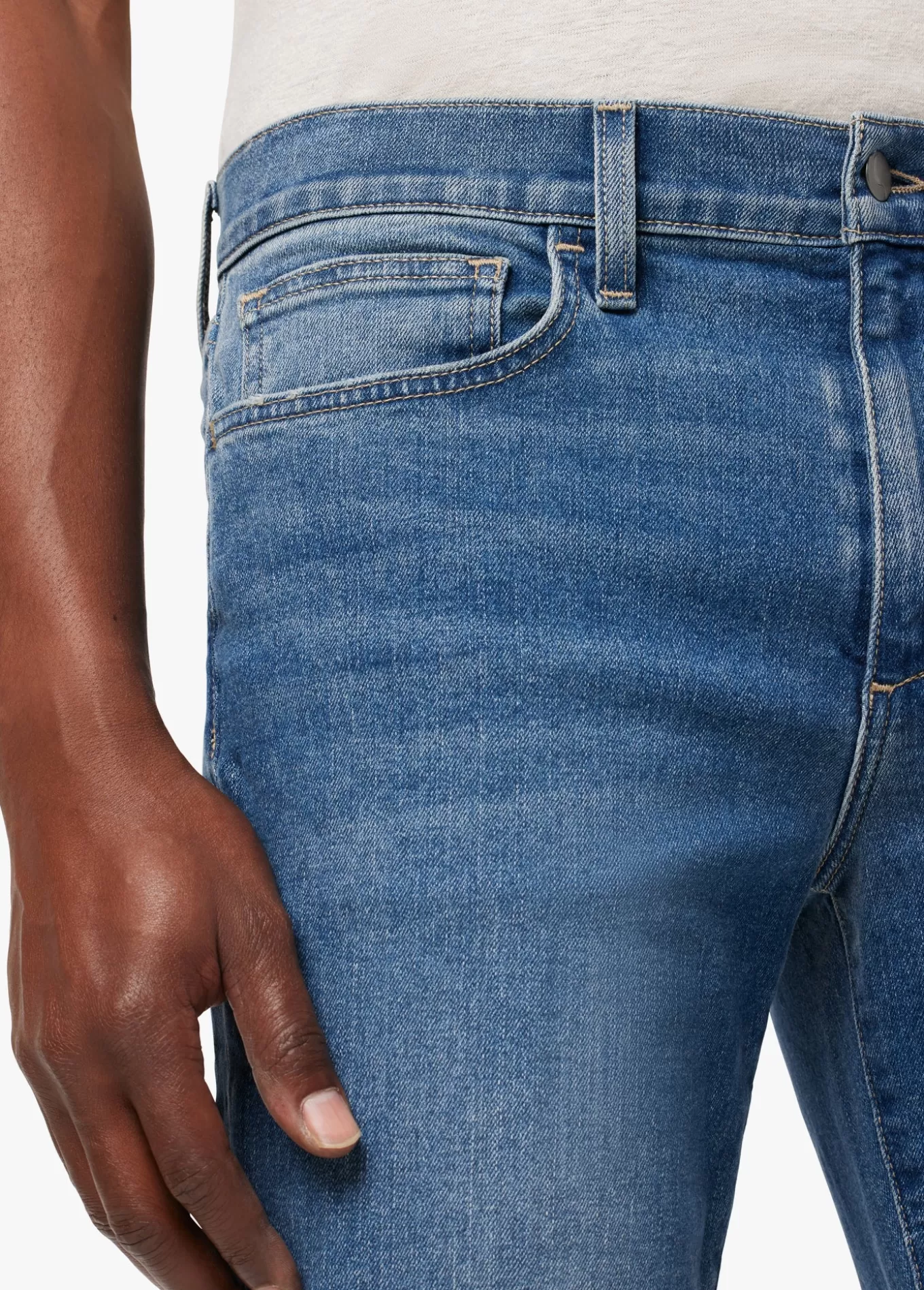 the_classic_2519.webp THE CLASSIC>Joe’s Jeans Fashion