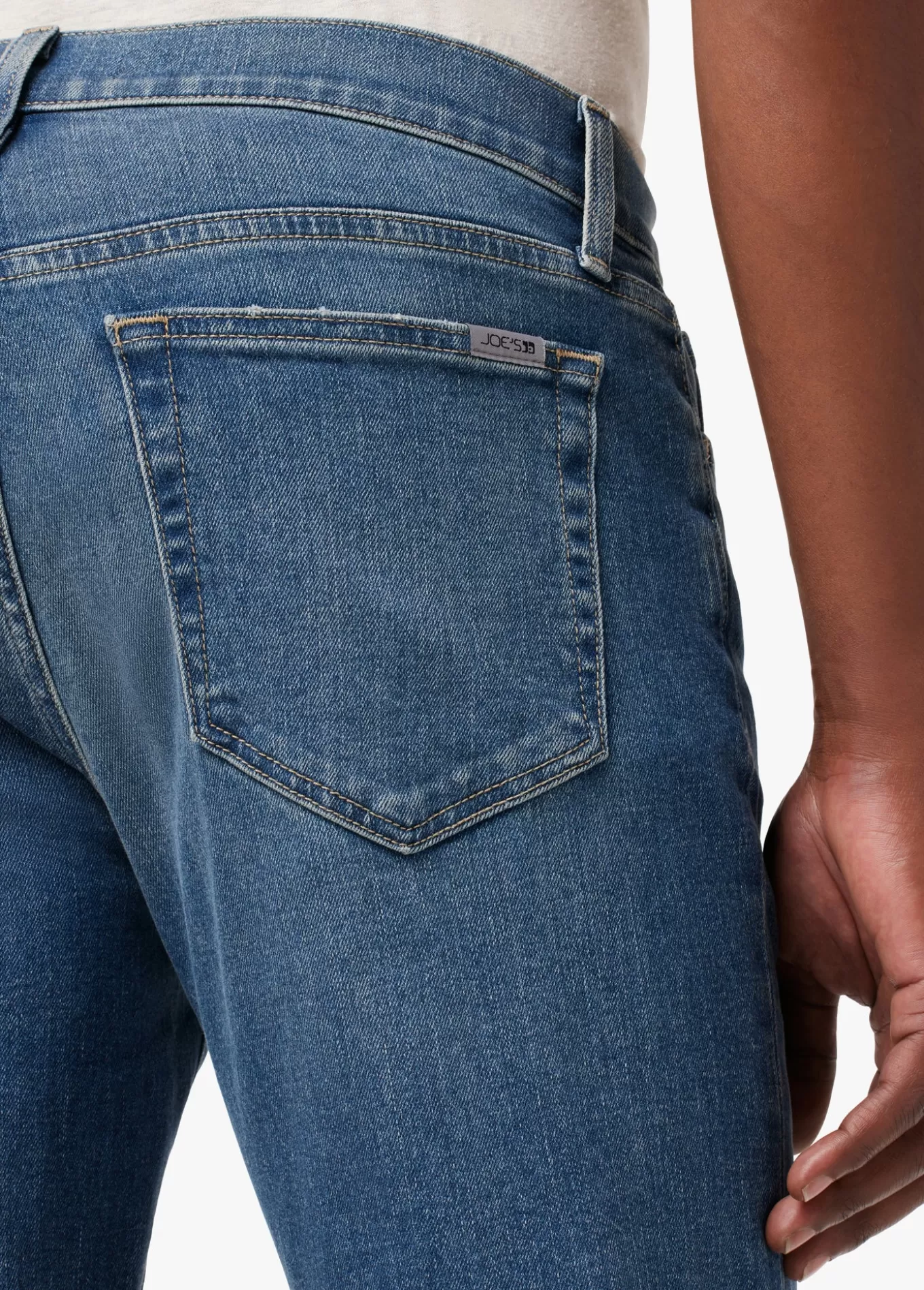 the_classic_2520.webp THE CLASSIC>Joe’s Jeans Fashion