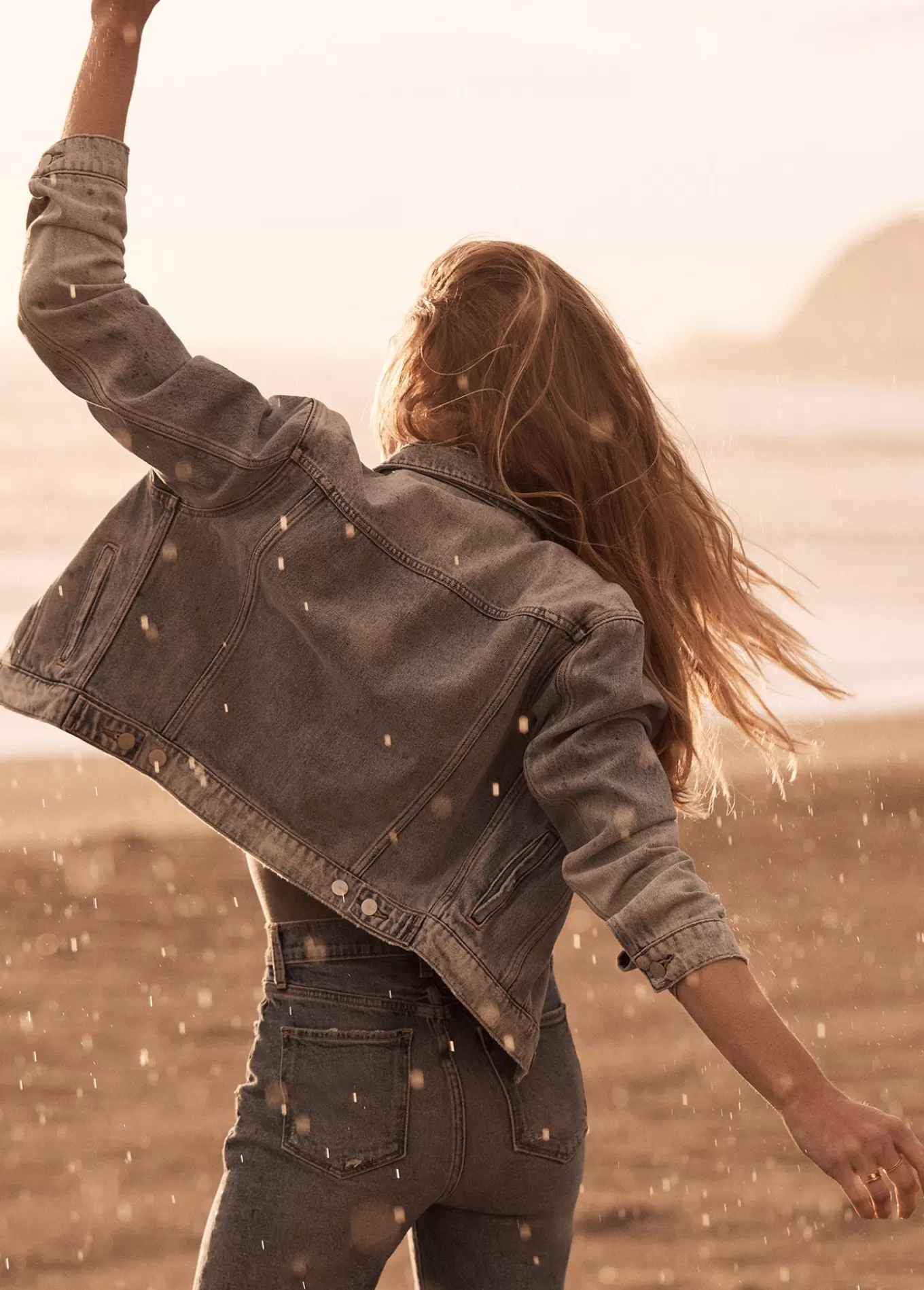 the_joey_shrunken_denim_jacket_2971.webp THE JOEY SHRUNKEN DENIM JACKET>Joe’s Jeans Hot