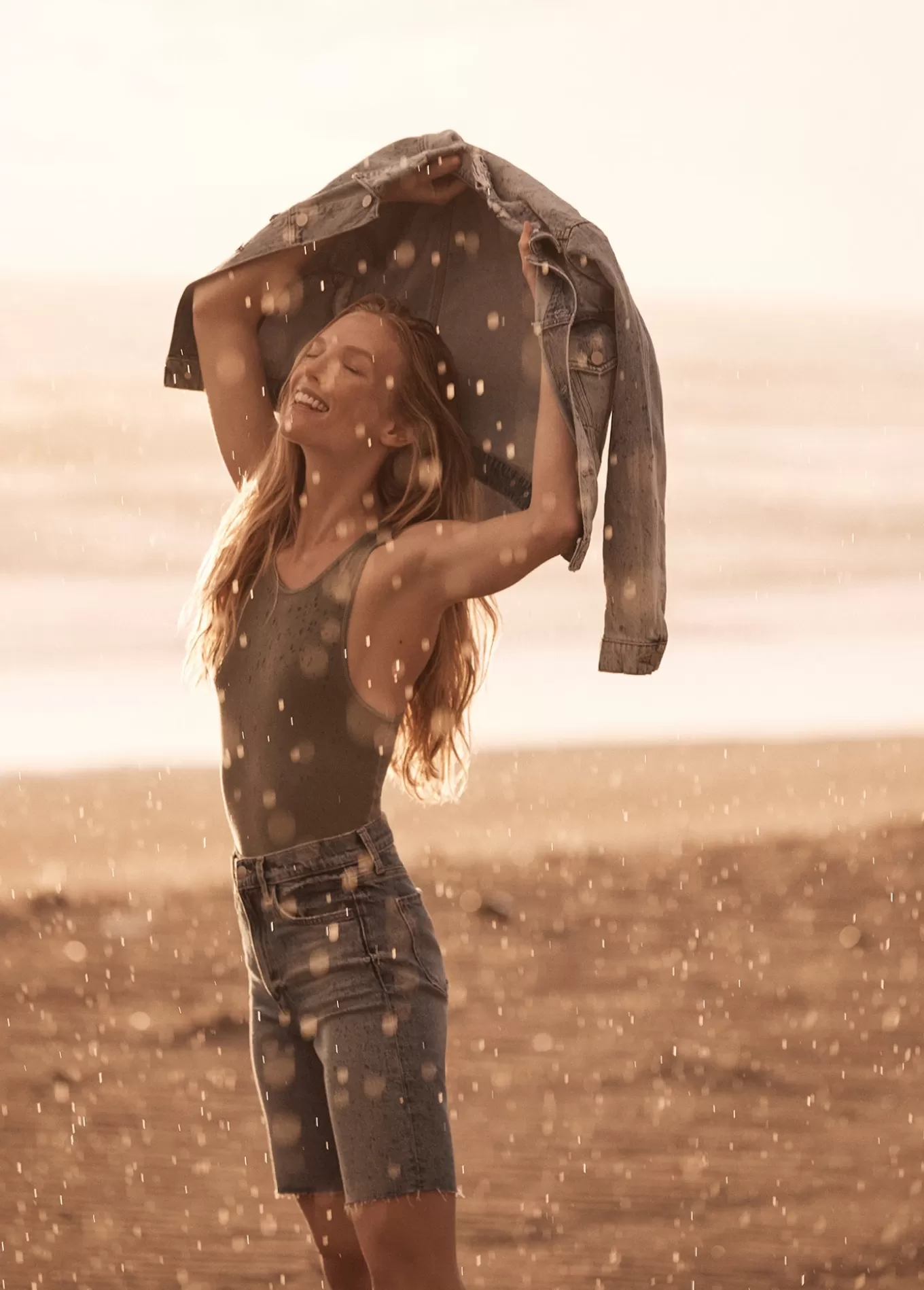 the_joey_shrunken_denim_jacket_2973.webp THE JOEY SHRUNKEN DENIM JACKET>Joe’s Jeans Hot