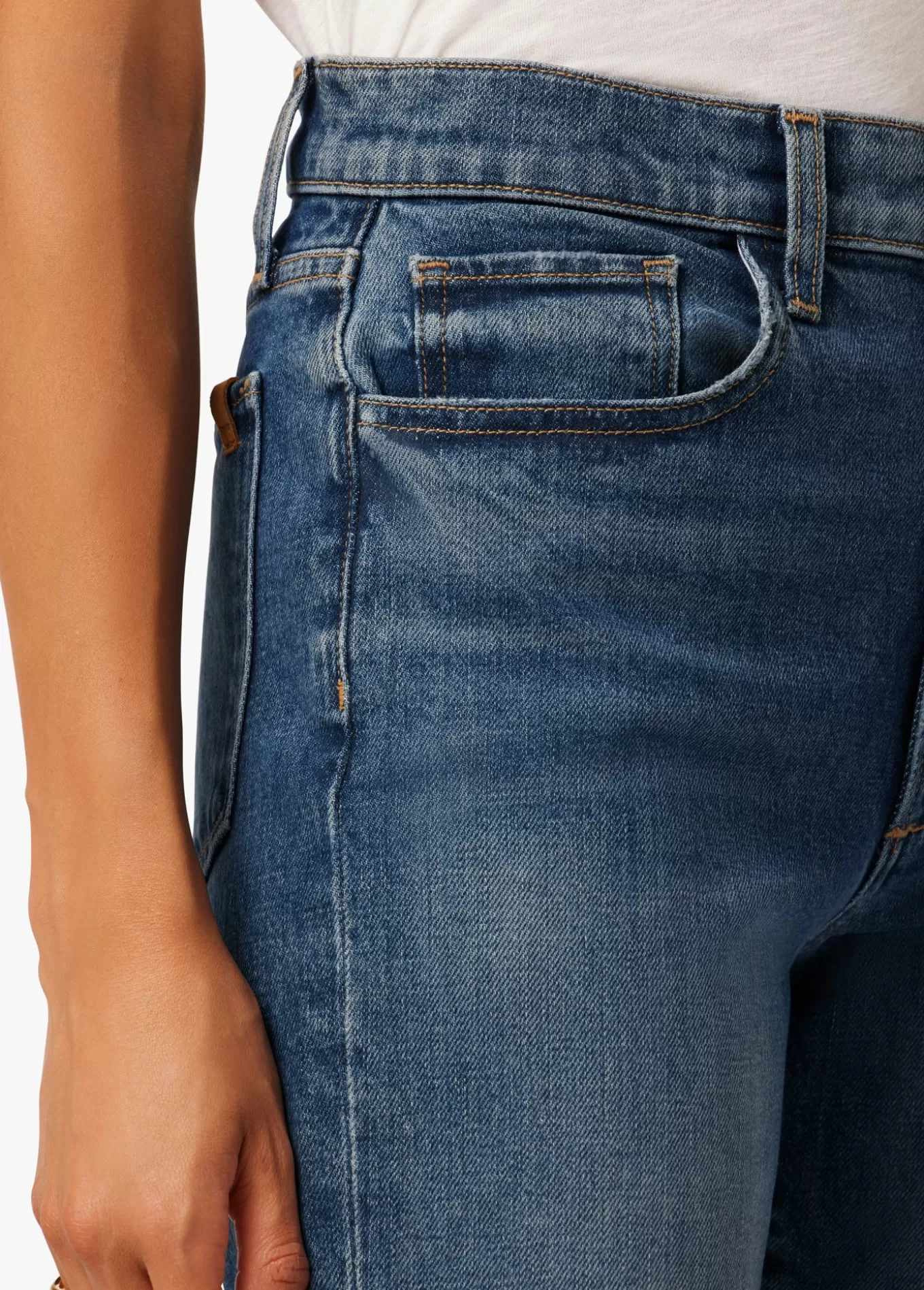 the_luna_5200.webp THE LUNA>Joe’s Jeans Best