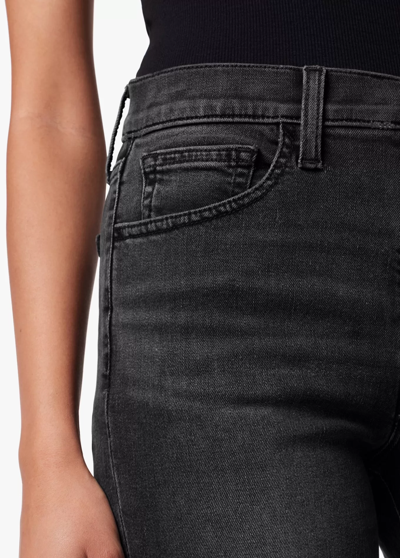 the_molly_6061.webp THE MOLLY>Joe’s Jeans Clearance