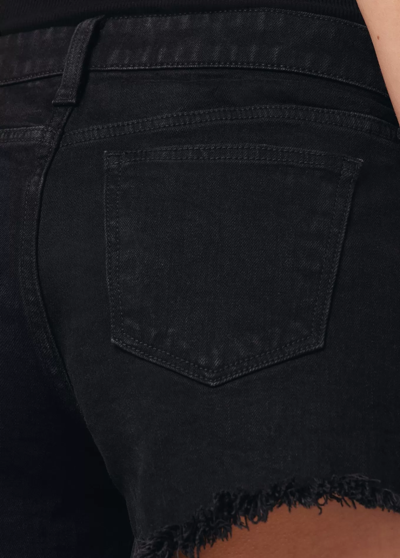 the_ozzie_short_5345.webp THE OZZIE SHORT>Joe’s Jeans Best Sale