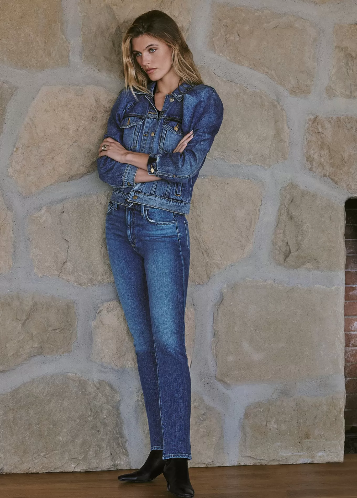 the_runway_luna_3810.webp THE RUNWAY LUNA>Joe’s Jeans Hot